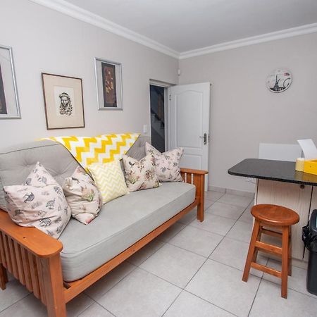 Van Den Berg'S Guesthouse Bettys Bay Exterior photo