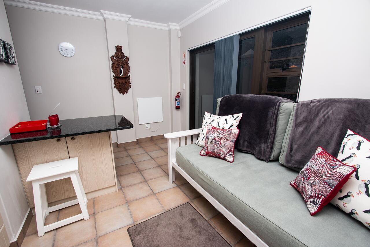 Van Den Berg'S Guesthouse Bettys Bay Exterior photo