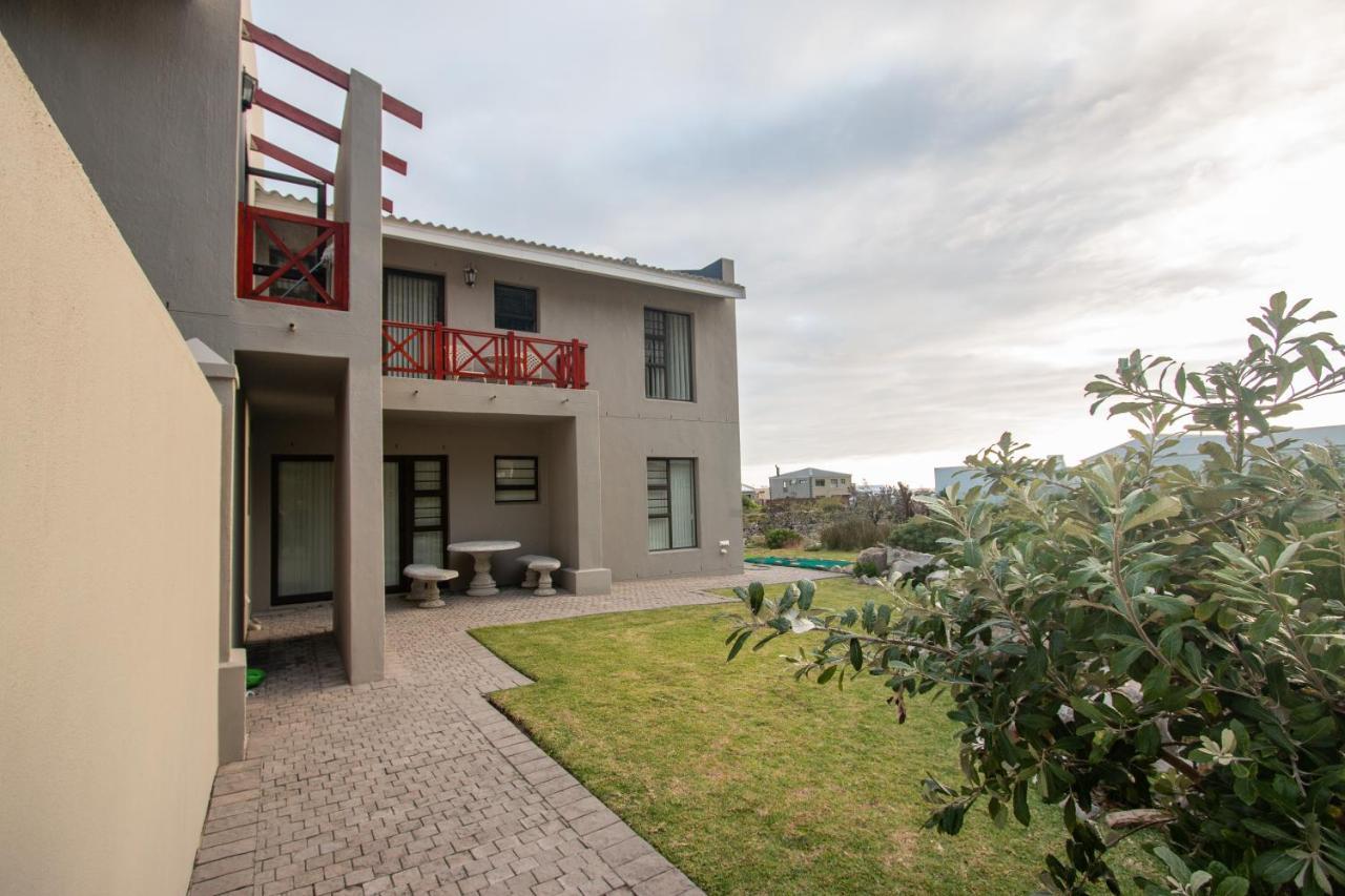 Van Den Berg'S Guesthouse Bettys Bay Exterior photo